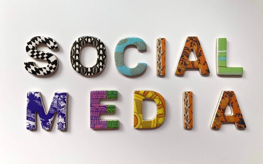 Social Media LetteringF (2)
